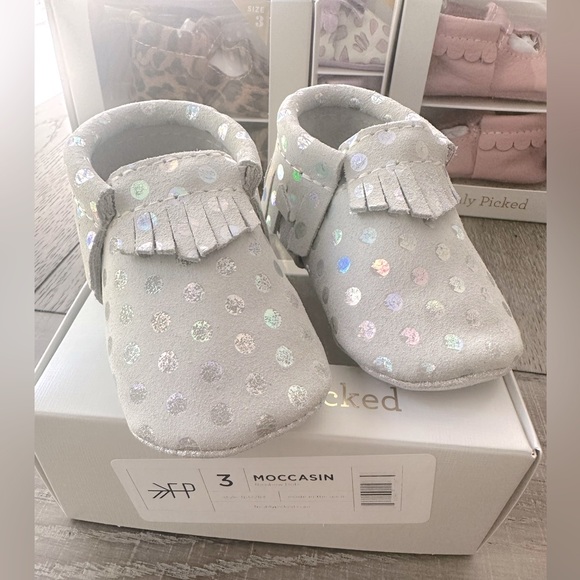 NIB Freshly Picked Collector’s Item: Rainbow Dots, Soft Soles Baby Mocs, Sz 3 - Picture 1 of 5